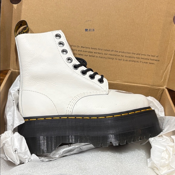 Dr. Martens Shoes - Dr. Martens 1460 Pascal Max Jadon
Boots